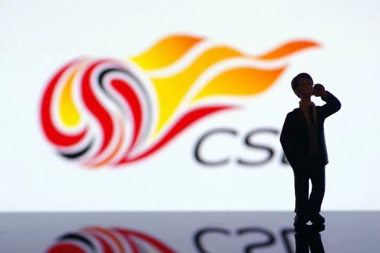 乘车前往东京警视厅的路上，宋荣誉接到了一个来自美国的电话。